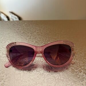 Chic Pink Sunglasses with Floral Design